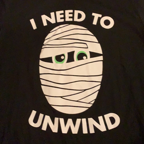 Need to Unwind mummy tshirt NWT - Picture 2 of 4